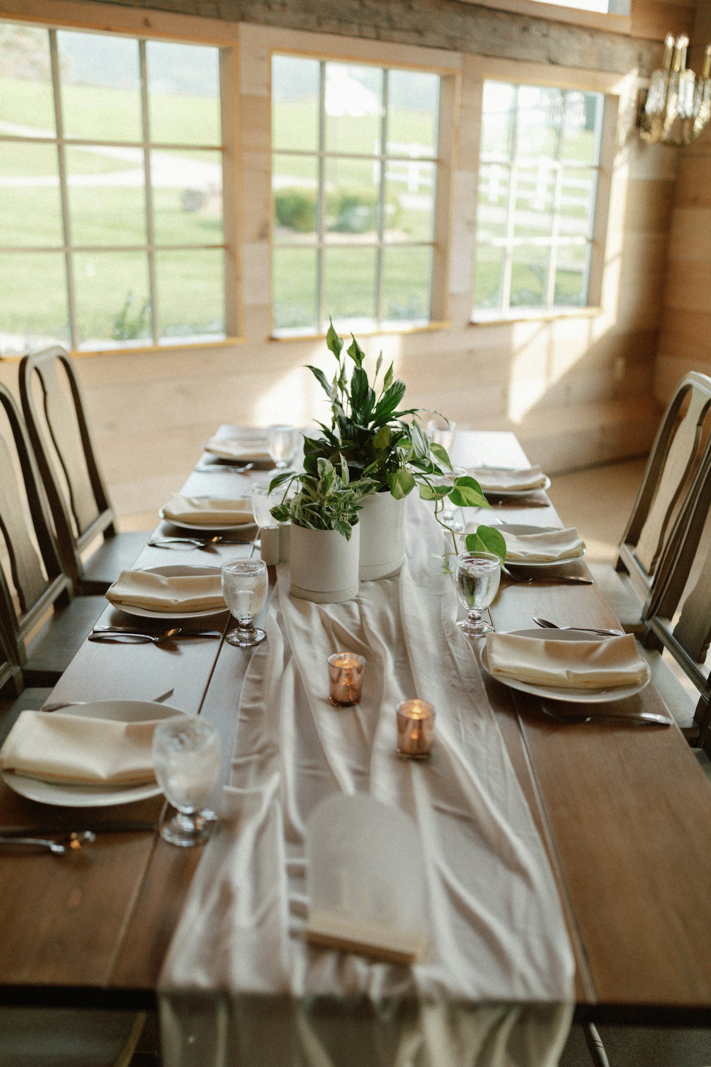 An elegant reception tablescape
